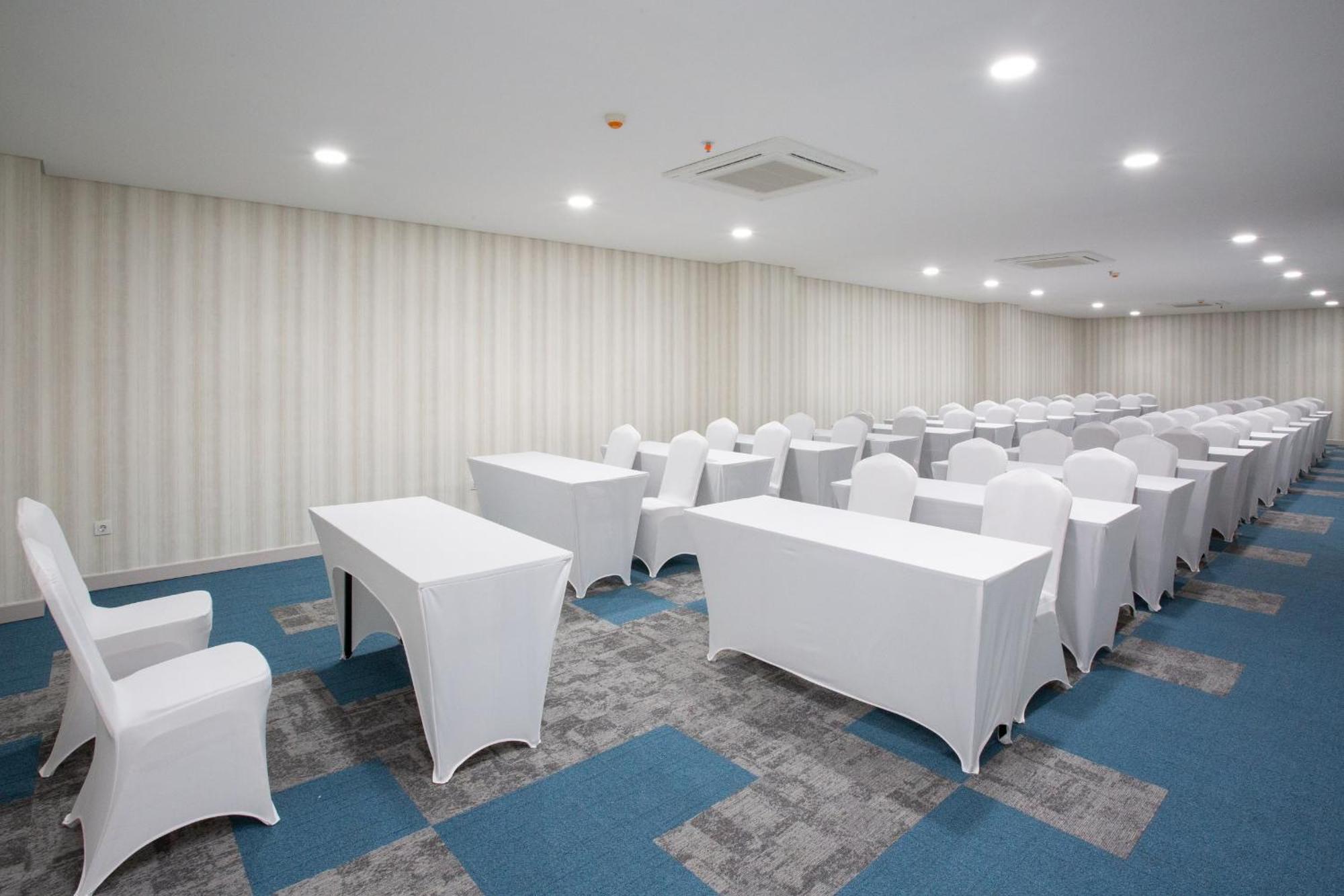 Avissa Suites Giacarta Esterno foto