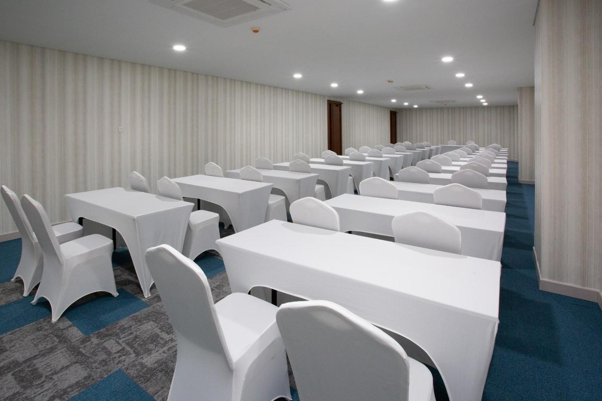 Avissa Suites Giacarta Esterno foto